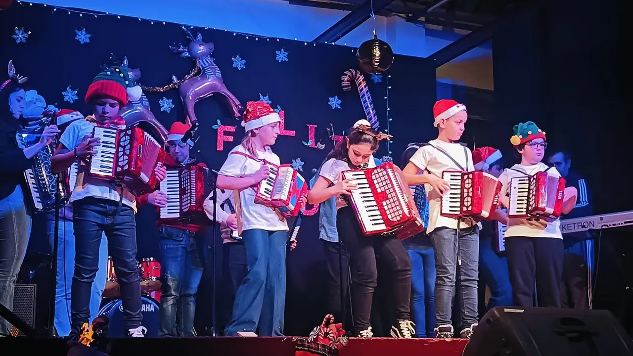Alumnos de la Escuela de M&uacute;sica de Llanera durante el concierto de Navidad