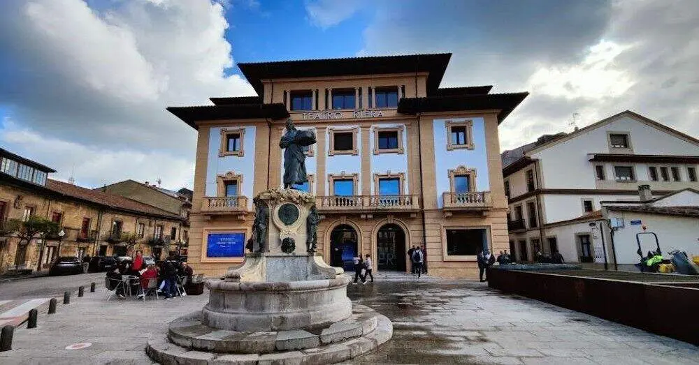 Teatro Riera y Plaza de Obdulio Fern&aacute;ndez.