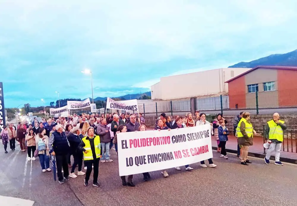 manifestacion-trabajadores-poli-colunga