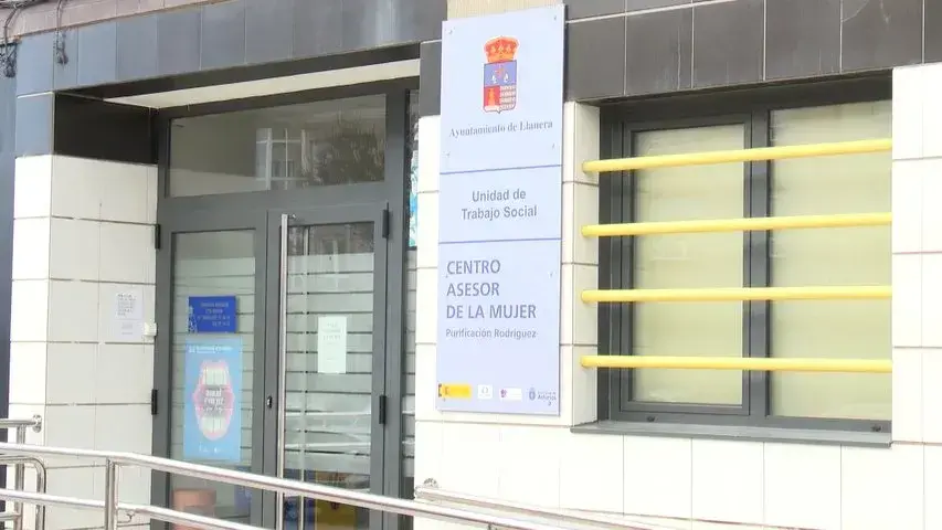 Fachada del Centro Asesor de la Mujer de Llanera