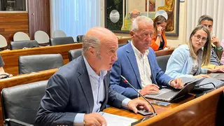 A la izda, el diputado regional del Partido Popular de Asturias y portavoz de Medio Rural, Luis Venta