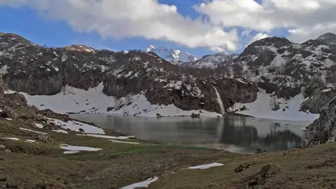 lago-bricial-los-lagos-covadonga.jpg