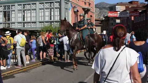 guardia-civil-caballo-arriondas.jpg