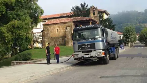 camion-agua-cangas-arriondas1.jpg