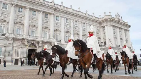 guardia-real-a-caballo.jpg