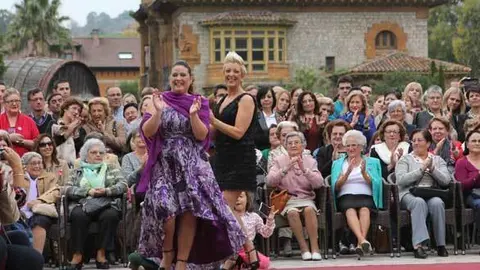 desfile-cancer-mama-cangas-onis.jpg