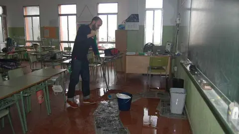 inundaciones-colegio-celestino-montoto-siero.jpg
