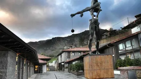 newton-dali-puebloastur.jpg