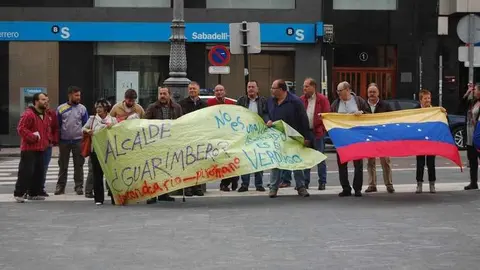bolivarianos-manifestacion-pola-siero.jpg
