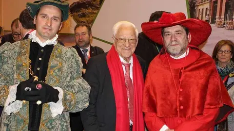 fitur-2017-asturias-padre-angel-carlos-v.jpg
