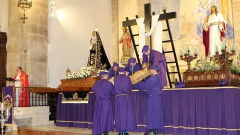 desenclavo-semana-santa-villaviciosa.jpg