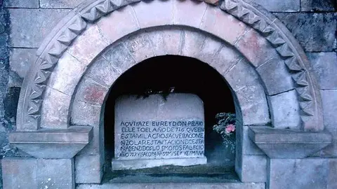 presunto-sepulcro-don-pelayo.jpg