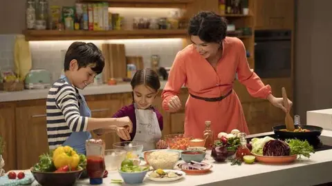 familia_cocinando-Nestle
