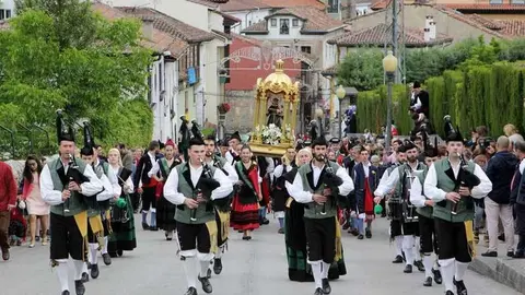 banda-gaitas-ciudad-cangas-onis