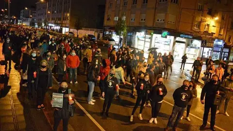 Vía crucis por las calles Lugones-13