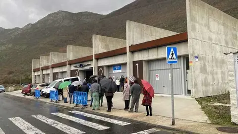 colas-vacuna-covid-ribadesella