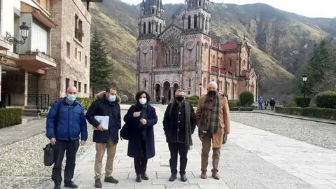 mesa-trabajo-covadonga-22