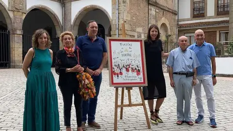 Roc&iacute;o Vega, Iluminada Fern&aacute;ndez, Alejandro Vega, Catalina Rodr&iacute;guez, Gonzalo Su&aacute;rez y Vicente &Aacute;lvarez, durante la presentaci&oacute;n del cartel