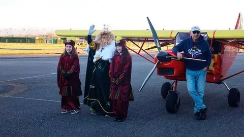 reyes-magos-avion-llanera-08