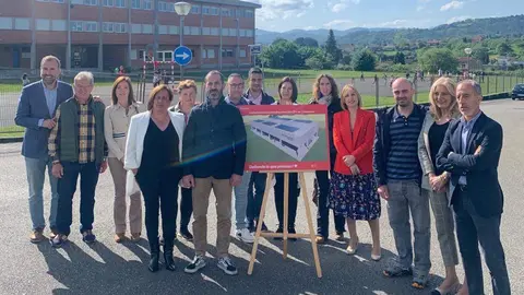 El alcalde de Siero, &Aacute;ngel Garc&iacute;a "Cepi", con miembros de la candidatura.