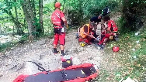 rescate-rio-dobra-cangas-onis