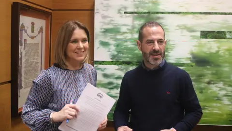 La concejala de Educaci&oacute;n, Eva Iglesias y el alcalde de Siero, &Aacute;ngel Garc&iacute;a