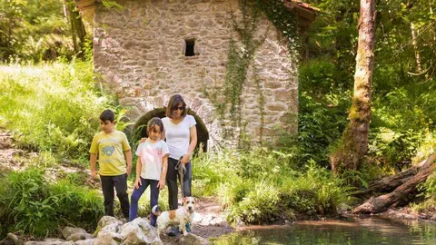 senda-molinos-bimenes-viajar-mascota-asturias