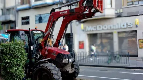 manifestacion-ganaderos-tractores-oviedo