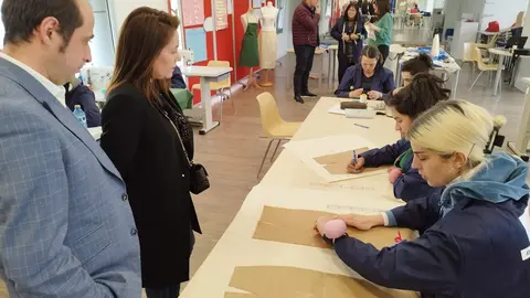 El concejal de empleo, Marcos &Oacute;scar Mart&iacute;nez, con la t&eacute;cnica municipal del &aacute;rea de empleo, M&oacute;nica Iglesias