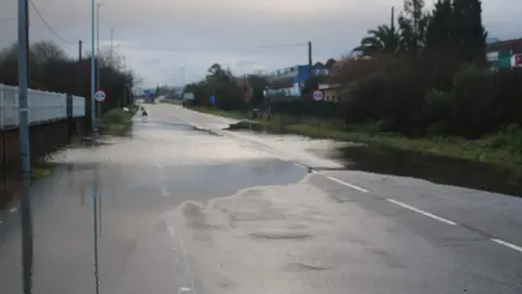 Estado de la AS-17 a su paso por Coru&ntilde;o, en Llanera