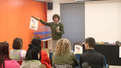 Iv&aacute;n P&eacute;rez en un momento de la presentaci&oacute;n