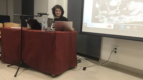 La arque&oacute;loga Esperanza Mart&iacute;n encargada de las excavaciones de Lugo de Llanera