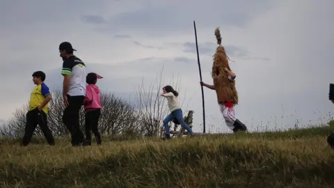 Les mazcaraes volvieron a Valdesoto en invierno