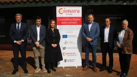 De Izda a dcha, Javier Collado, Gerardo Sanz, Sonia Fern&aacute;ndez, de la Camara de comercio, Carlos Paniceres y los concejales Marcos Oscar Mart&iacute;nez y Eva Mar&iacute;a P&eacute;rez