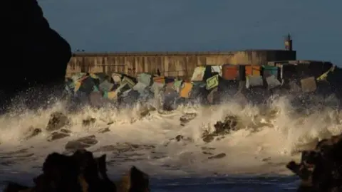 Cubos de la Memoria y Faro de Llanes