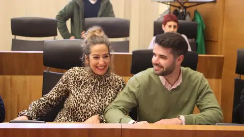 Graciela Velasco y Borla Lapuerta en un pleno del ayuntamiento