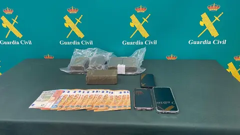 Material incautado por la Guardia Civil al sospechoso
