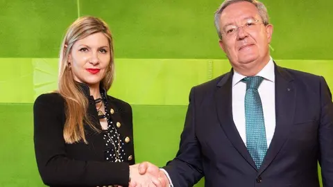 Bego&ntilde;a Fern&aacute;ndez Costales, presidenta de FEDA y Antonio Romero, director general
de Caja Rural de Asturias