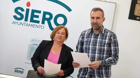 Los concejales Ana Rosa Nosti y Alberto Pajares