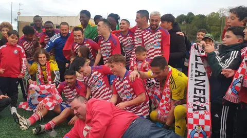 Equipo y aficionados celebran el ascenso