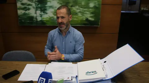 &Aacute;ngel Garc&iacute;a, en un momento de su comparecencia ante los medios