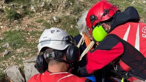 rescate-mujer-ruta-cares