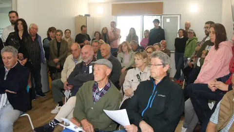 Algunos de los asistentes a la reuni&oacute;n informativa de Soto de Llanera