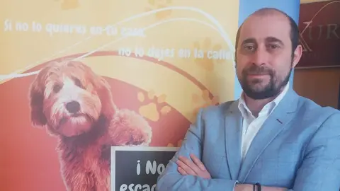 El concejal de seguridad, Marcos &Oacute;scar Mart&iacute;nez, en la presentaci&oacute;n de la campa&ntilde;a &laquo;No te escaquees&raquo;