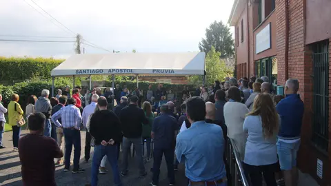 Aspecto que presentaba la reuni&oacute;n informativa en el Centro social de Pruvia