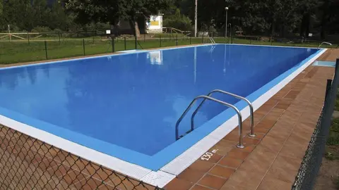 piscina-panes-penamellera-baja