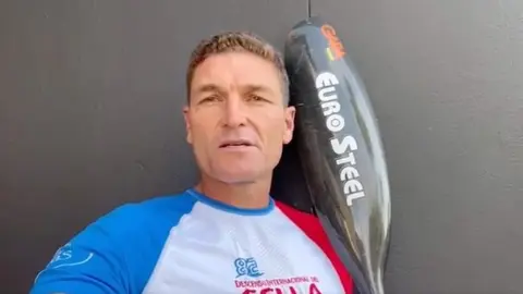 mc-gregor-descenso-internacional-sella