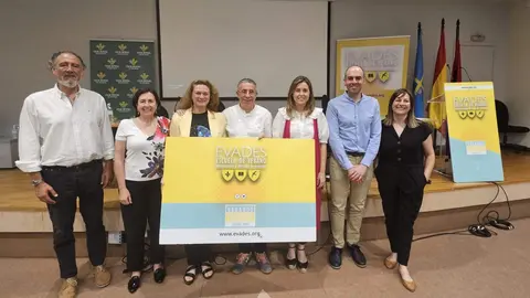 Jos&eacute; Tamargo, primero por la izquierda, en un acto con la Fundaci&oacute;n Evades