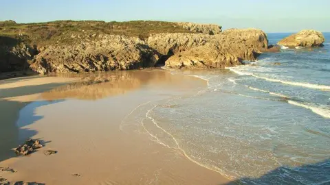 Las temperaturas aumentan en Asturias. Playa de La Huelga.
Foto de Juanjo Arrojo
