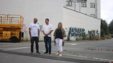 "Sojo", a la izda, con los concejales Javier Rodr&iacute;guez y Sonia Lago